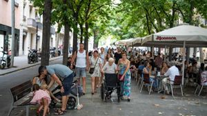El comerç veïnal resisteix en tres trams de l’avinguda de Gaudí