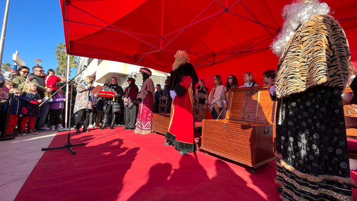 Un momento de la recepción en el Ayuntamiento de Santa Pola a los Reyes Magos