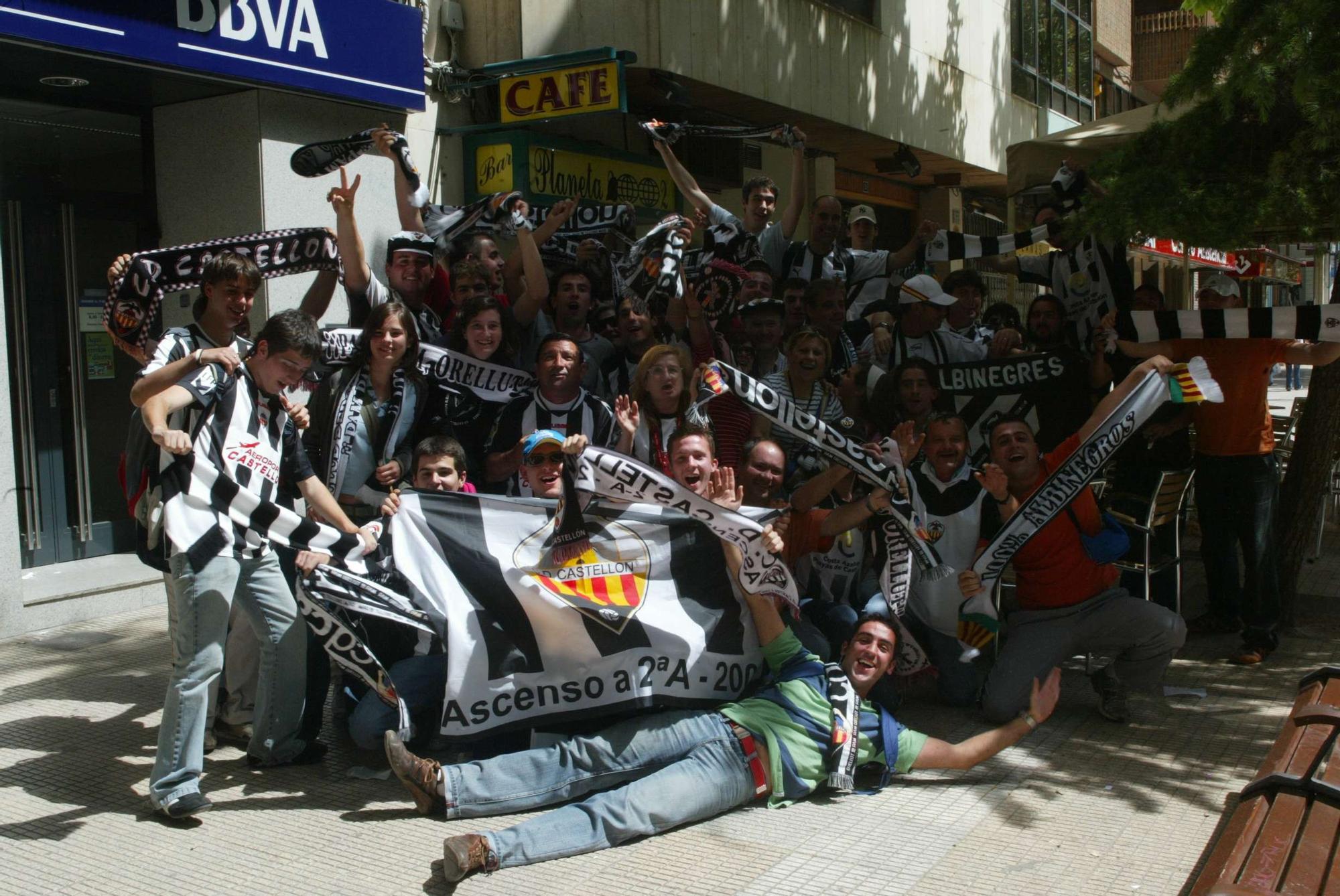 Así fue el multitudinario desplazamiento a Albacete de la afición del Castellón en 2006