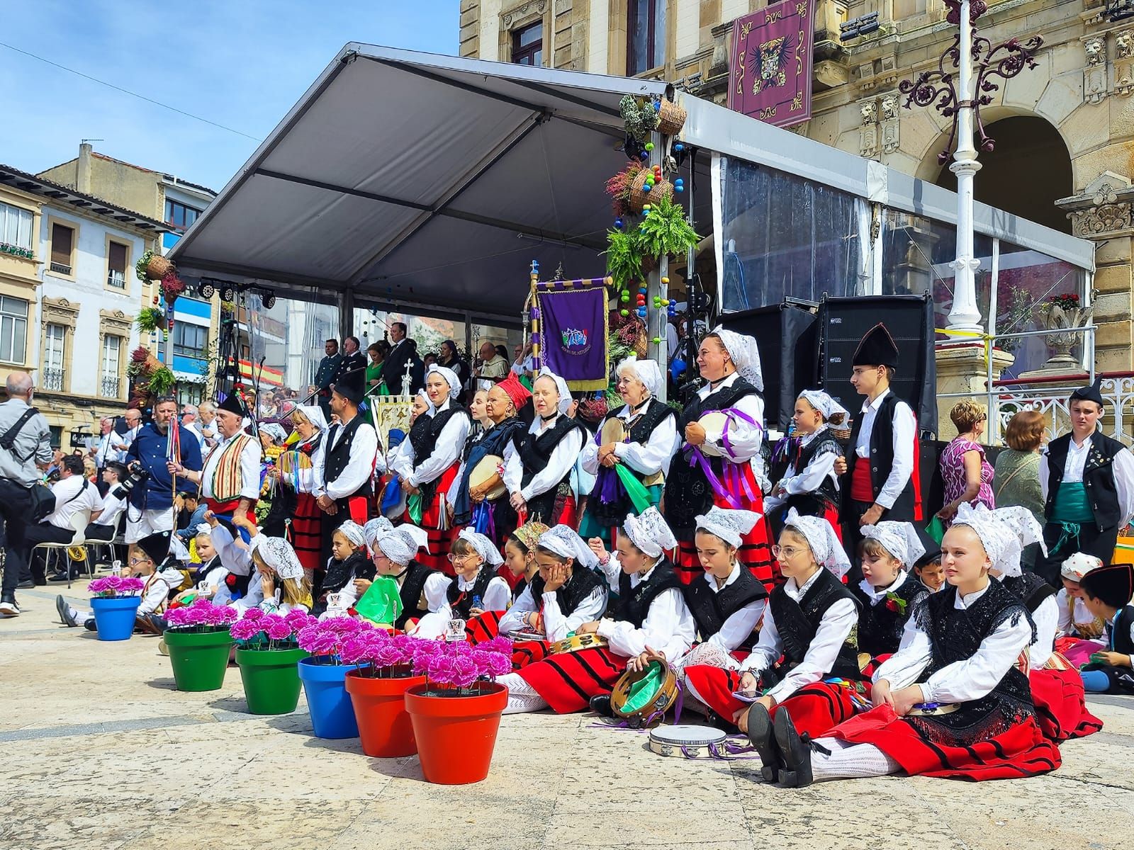 Villaviciosa vibra con la Portalina y la danza del Portal