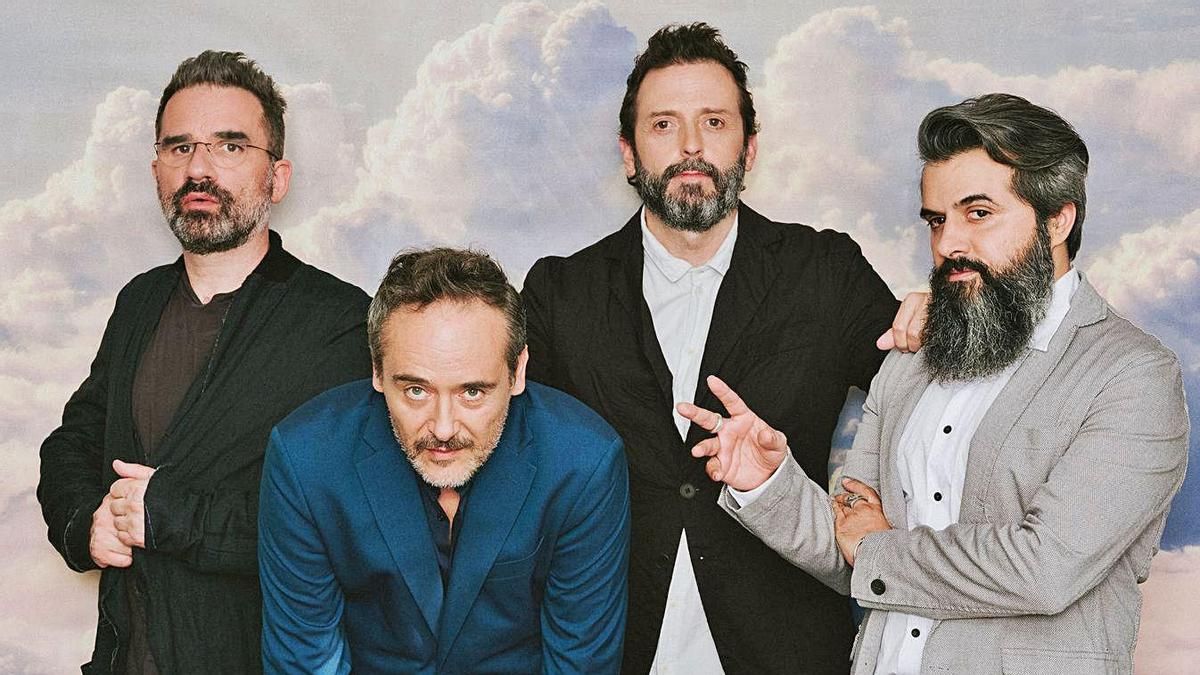 Los miembros de  “Love of Lesbian”.