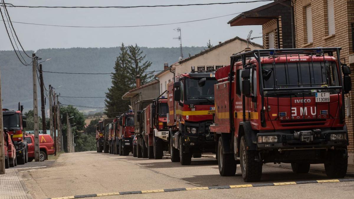 Vehículos de la Unidad Militar de Emergencias, parte del contigente movilizado por el Gobierno. | Emilio Fraile