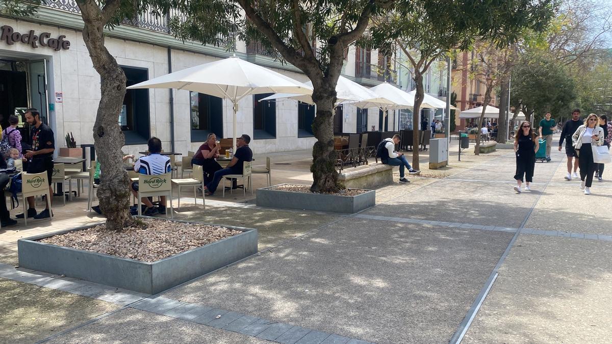 Vara de Rey con los bares y restaurantes llenos justo cuando se fue la luz