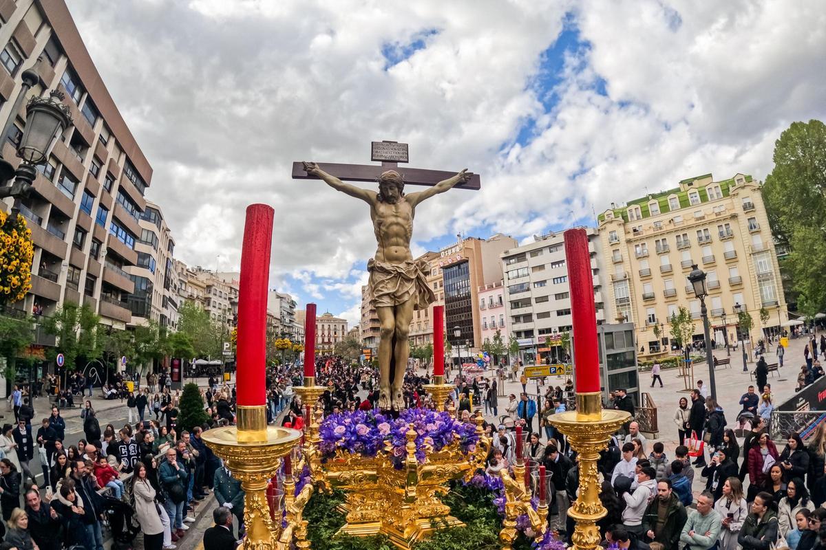 El turismo cofrade llena las calles andaluzas El turismo cofrade llena las calles andaluzas