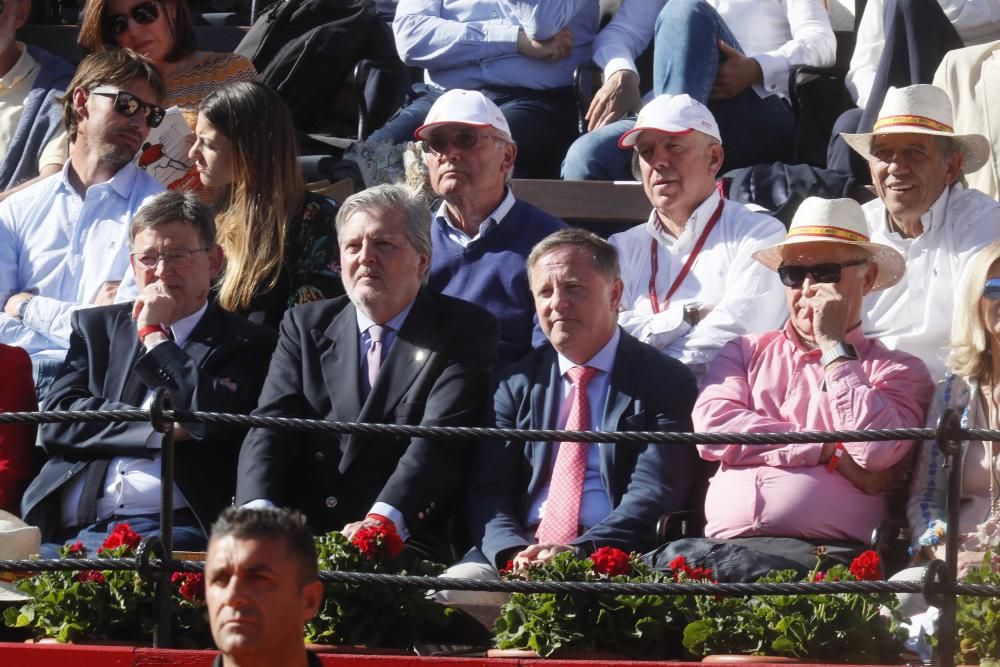 Caras conocidas en la plaza de toros de Valencia