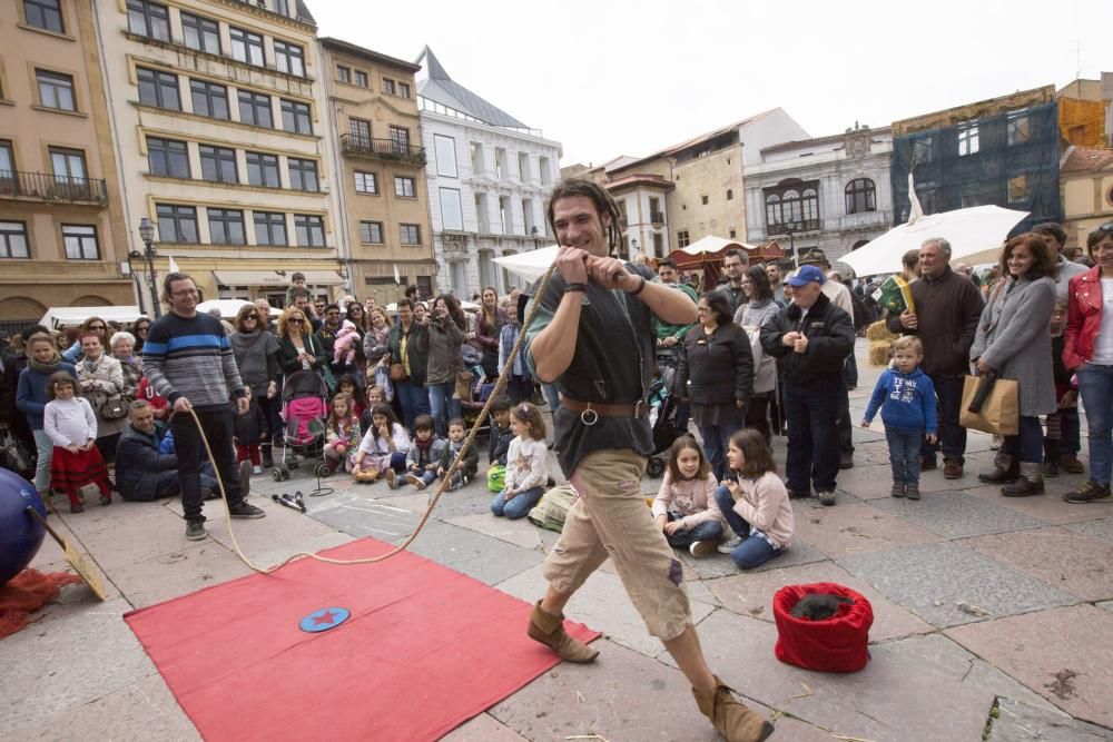 Feria de La Ascensión en la plaza de la Catedral de Oviedo