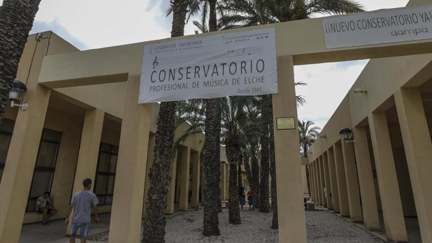 Dos colegios, un instituto y el Conservatorio suspenden las clases esta tarde por el viento