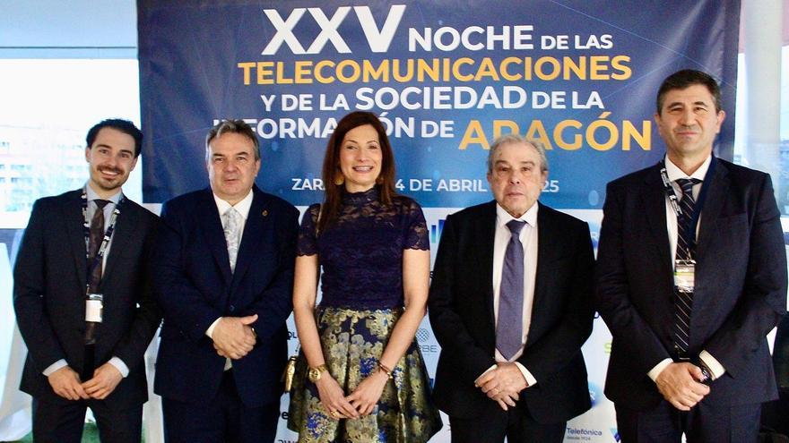 Mario Miravete, Javier Mateo, Paticia Heredia, José Miguel Galán y Tomás Prieto, este vienres en la Noche de las Telecomunicaciones.