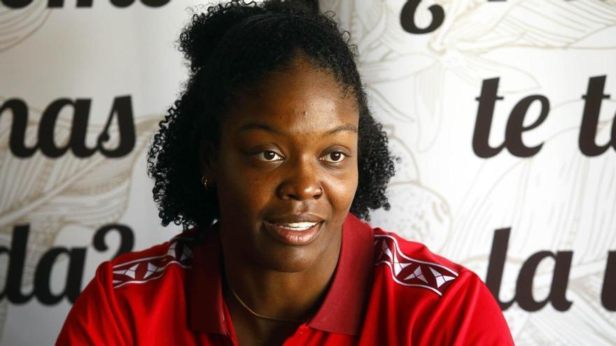 Nadia Fingall, jugadora del Casademont Zaragoza: "El equipo se ha unido para cubrir los huecos de Carlos Cantero y Carla Leite"
