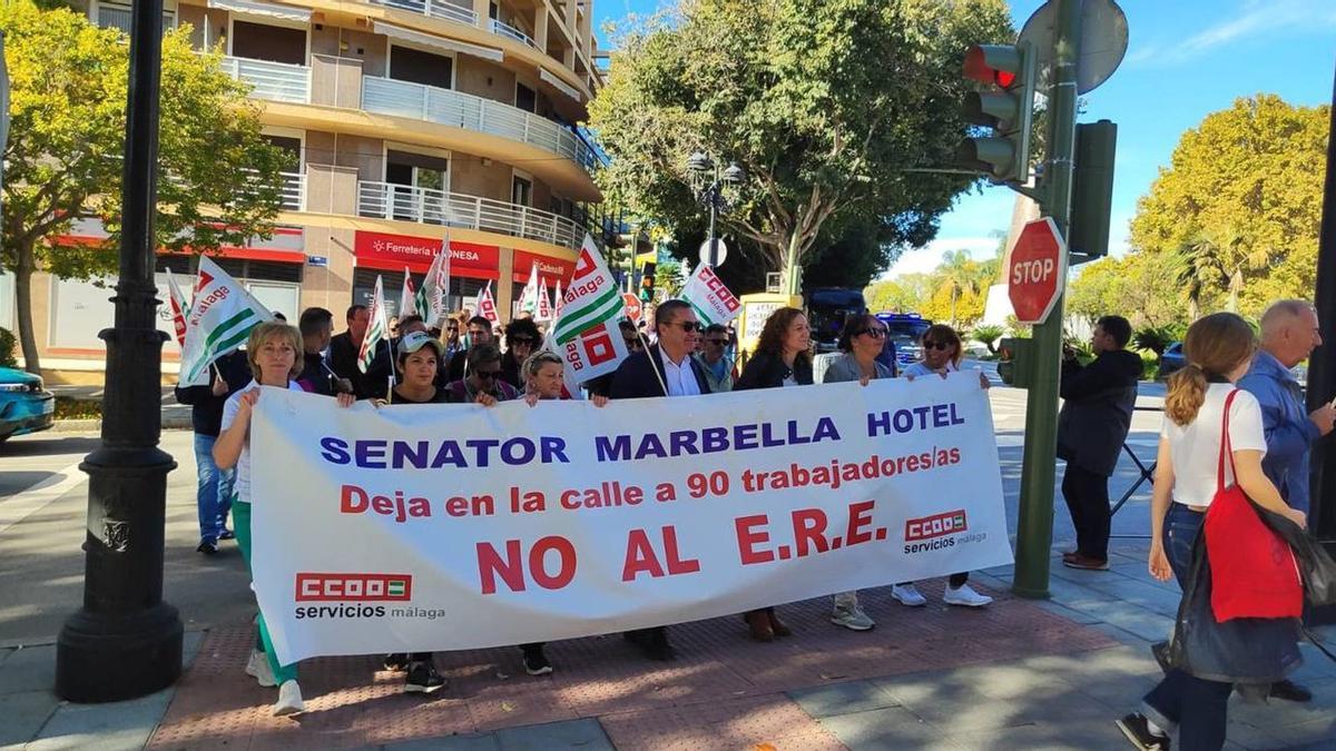 Trabajadores del hotel Senator, durante una de las protestas contra los despidos masivos en el establecimiento. | L.O.
