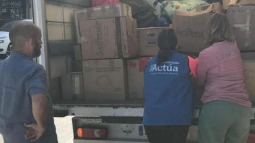 Camión con ayuda humanitaria que viajò desde Cambados.   | // FDV 