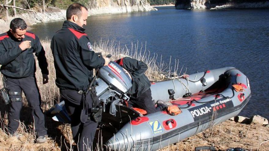 Mossos amb llanxes per buscar desapareguts a rius, llacs, mar i pantans