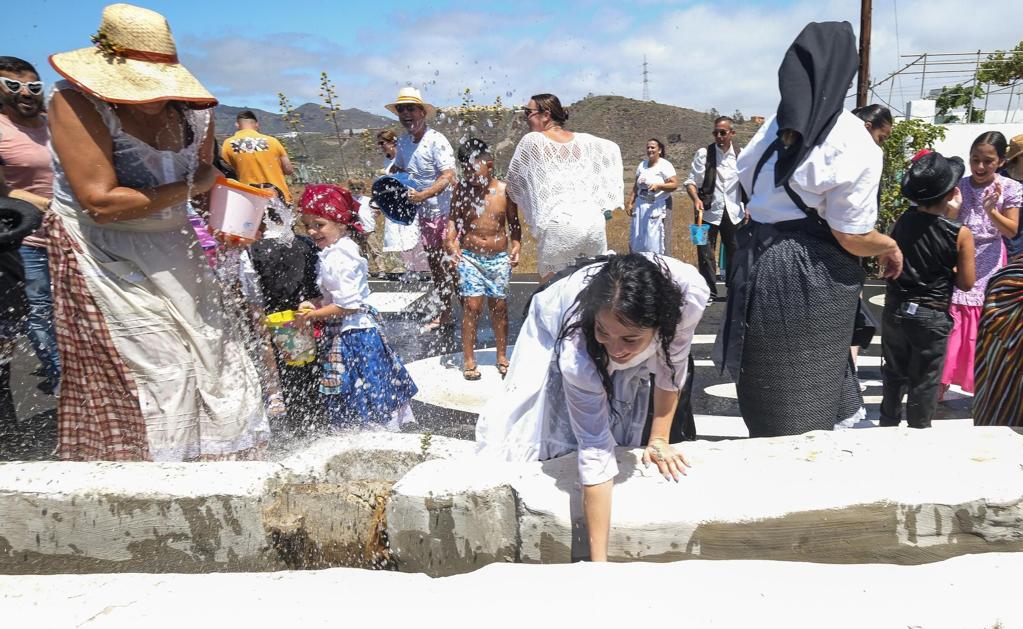 Traída del agua infantil en Lomo Magullo