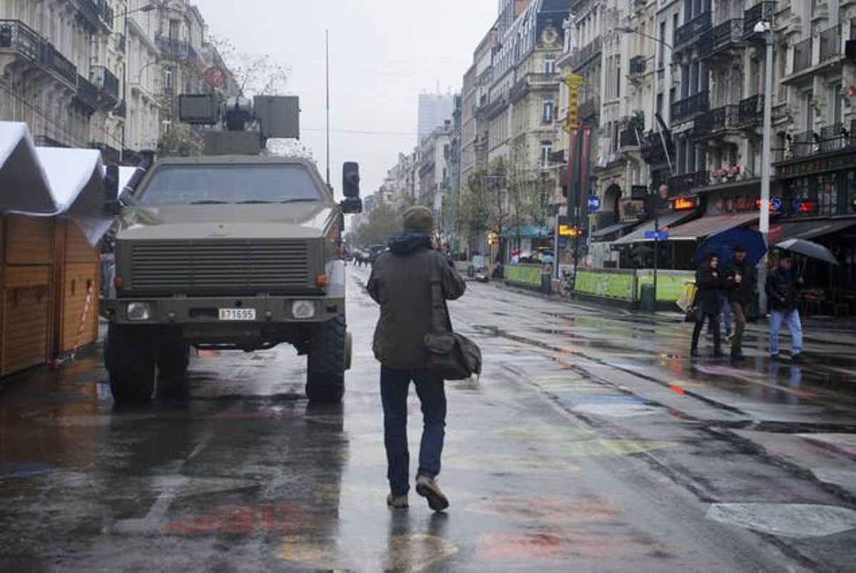 L’exèrcit belga custodia els principals carrers de Brussel·les, que avui ha quedat paralitzada amb el tancament de les línies de metro, centres comercials i museus.