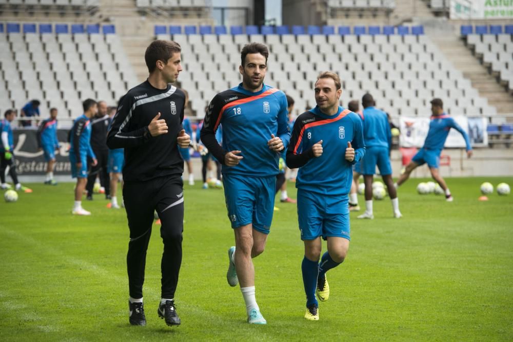 Foto oficial del Real Oviedo y entrenamiento en el Tartiere