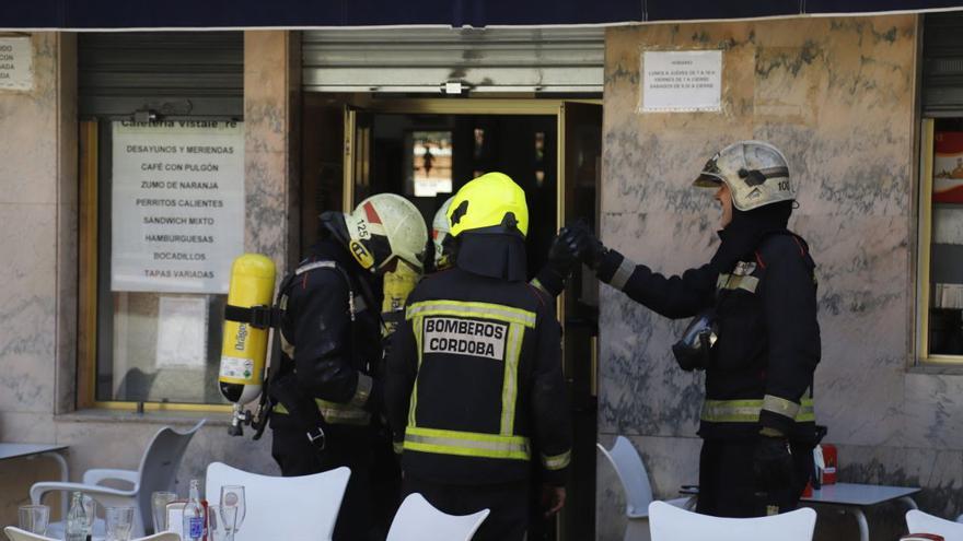 Los bomberos sofocan un incendio en un bar de Tomás de Aquino