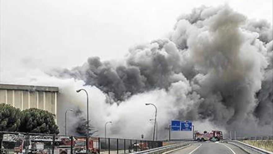 400 desalojados en Burgos por un fuego en Campofrío