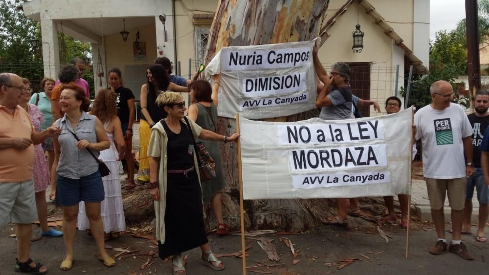 Protesta en la Canyada contra las multas a los ecologistas.