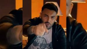 Daniele De Martino en el vídeo de ’Si nu pentito’.