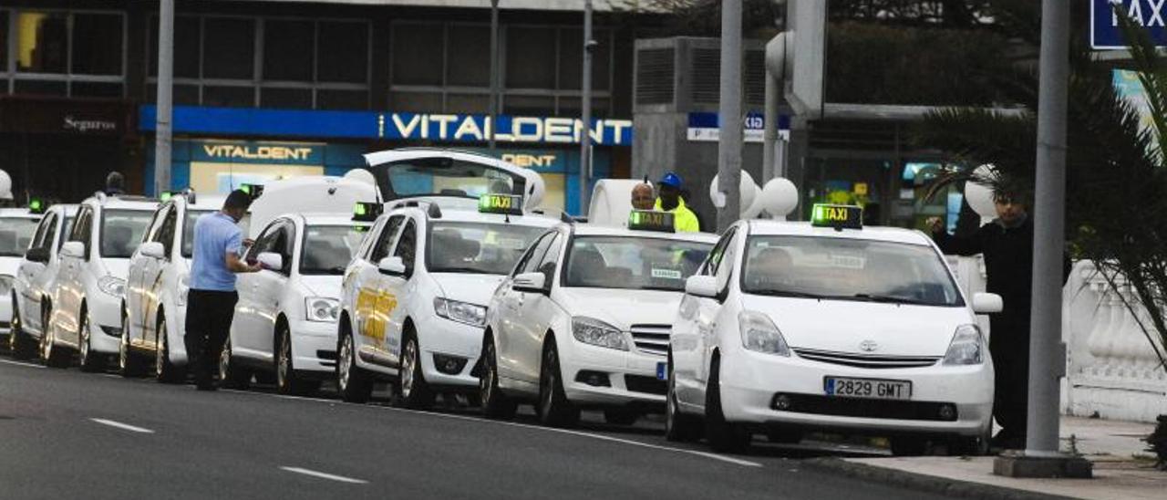 Parada de  taxis en la capital grancanaria. | | LAPROVINCIA/DLP