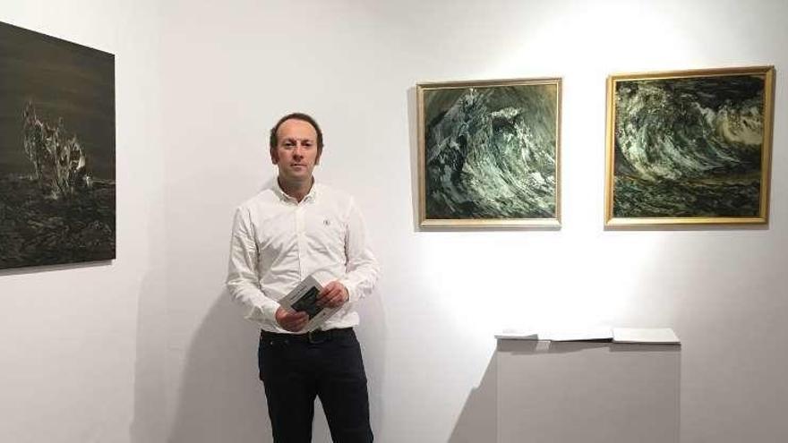 Guillermo Simón, en la galería MA de arte contemporáneo de Palma de Mallorca, donde expone hasta noviembre.