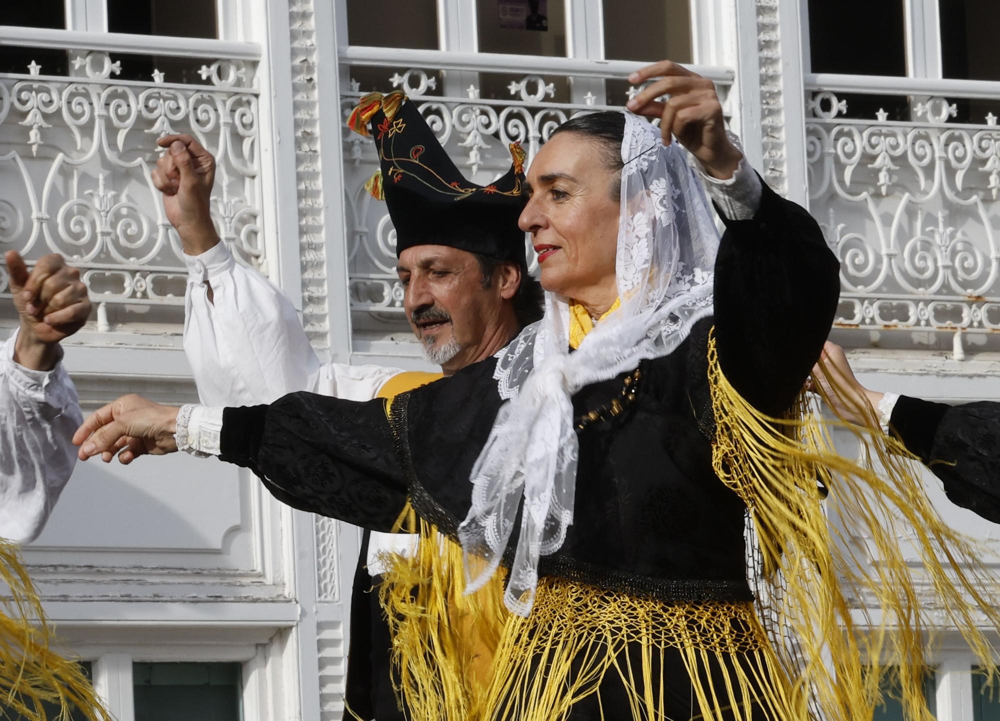 La ciudad se entrega a la música y la danza