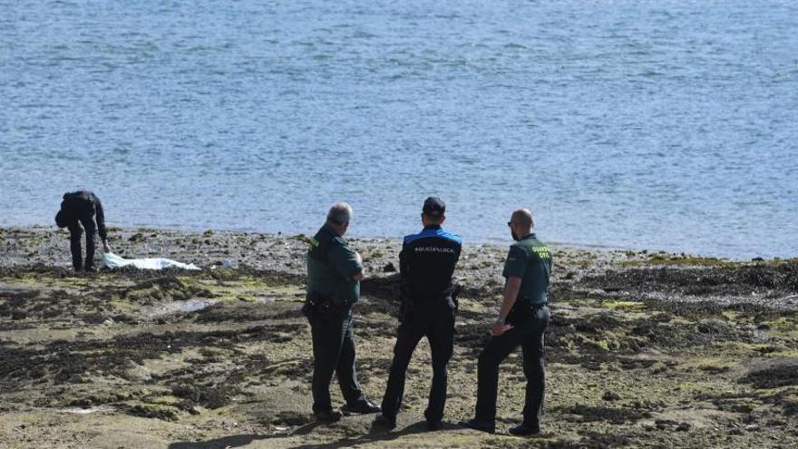 El cadáver de una mujer de sesenta años aparece flotando en la ría de O Burgo