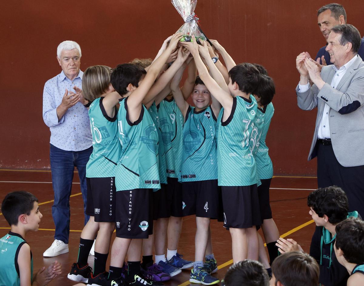Equipo de baloncesto masculino Benjamín A del Salesianos