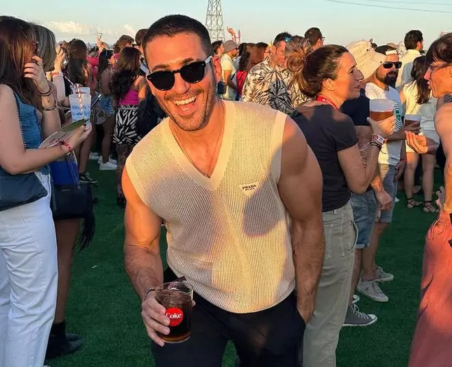 Así es la relación de Miguel Ángel Silvestre con Ricky Martin... Y con otros chicos (cero masculinidad frágil)