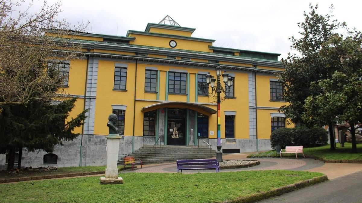 El Ayuntamiento de San Martín del Rey Aurelio, en Sotrondio.