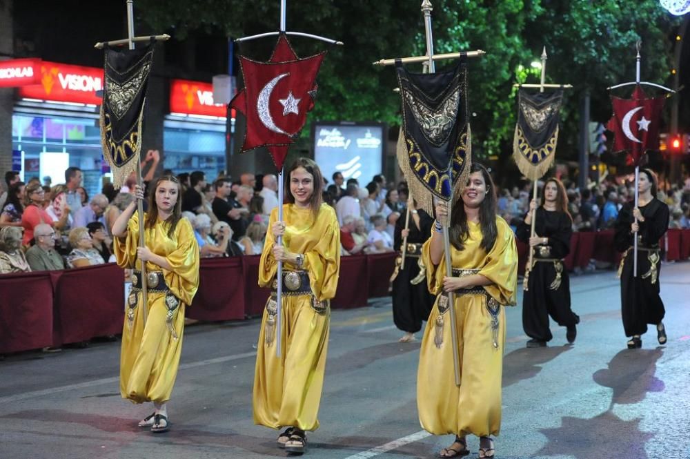 Desfile de Moros y Cristianos por las calles de Mu