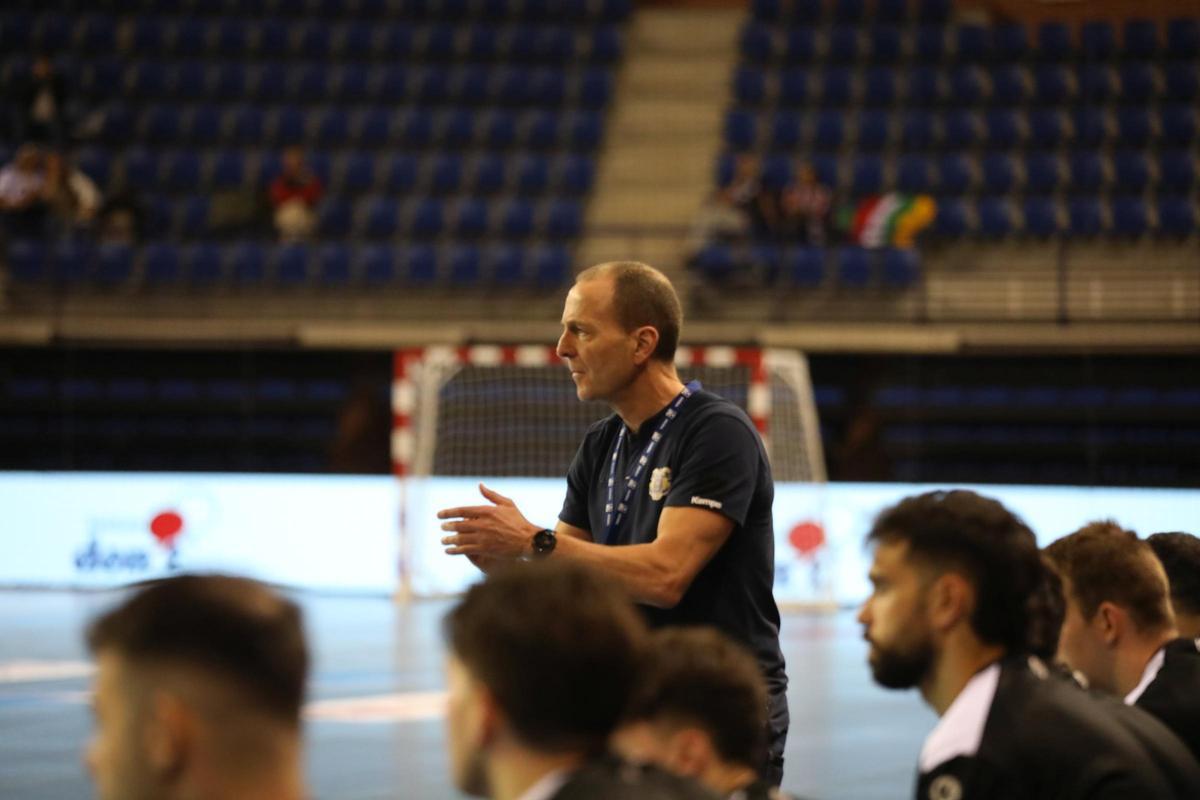 Quique Domínguez en un momento del encuentro de ayer.