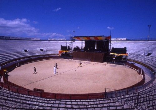 Preparativos en la plaza de toros.