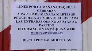Desenes d’operaris han treballat a l’estadi del Rayo Vallecano, aquests dilluns des de pirmera hora del matí, per arreglar la il·luminació després del sabotatge.