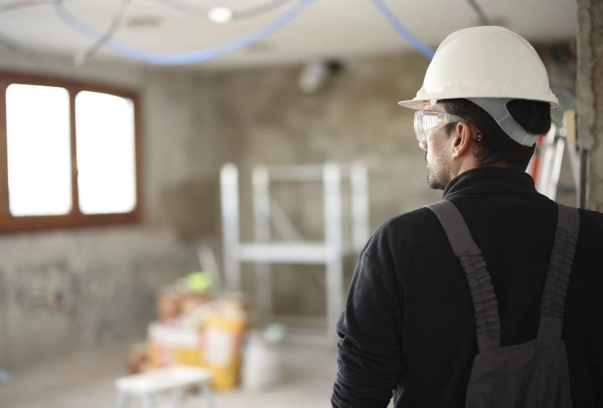 Los nuevos edificios atienden a normativas energéticas más exigentes, y los profesionales cada vez son más conscientes de la faceta sostenible en la construcción. | SHUTTERSTOCK