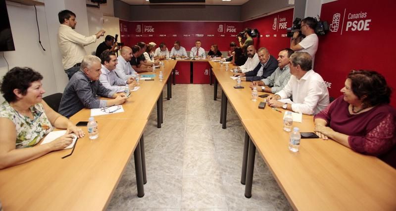 El PSOE de Canarias reúne a sus alcaldes