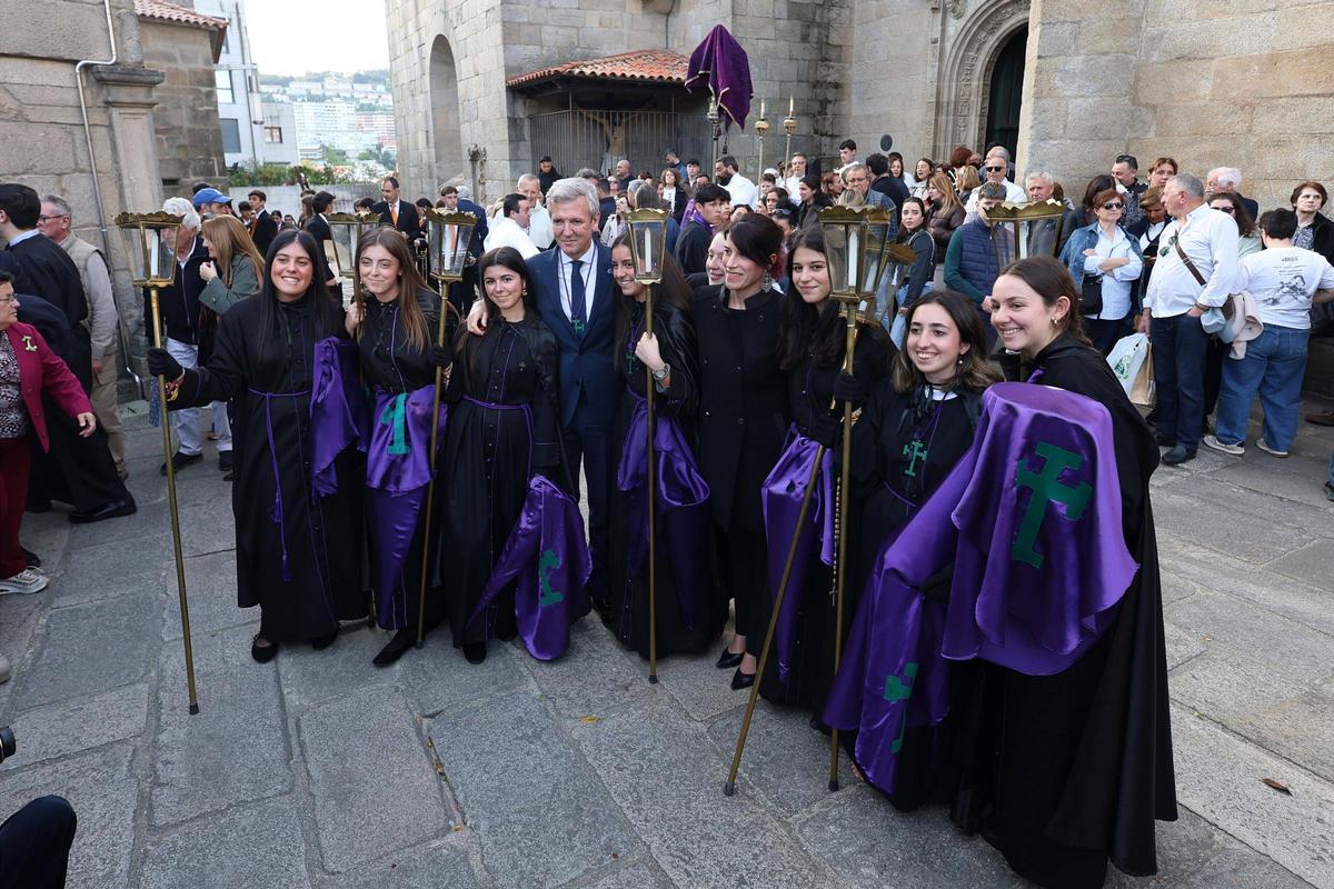 El presidente de la Xunta, Alfonso Rueda, con algunos de los participantes.