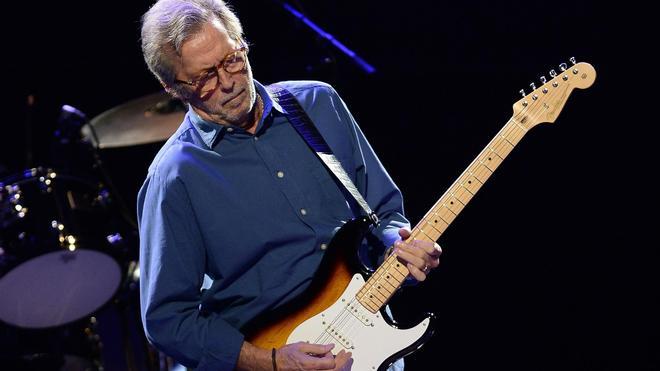 Eric Clapton, un arte de la guitarra sereno, magnético y sin efectismos en el Palau Sant Jordi, 22 años después