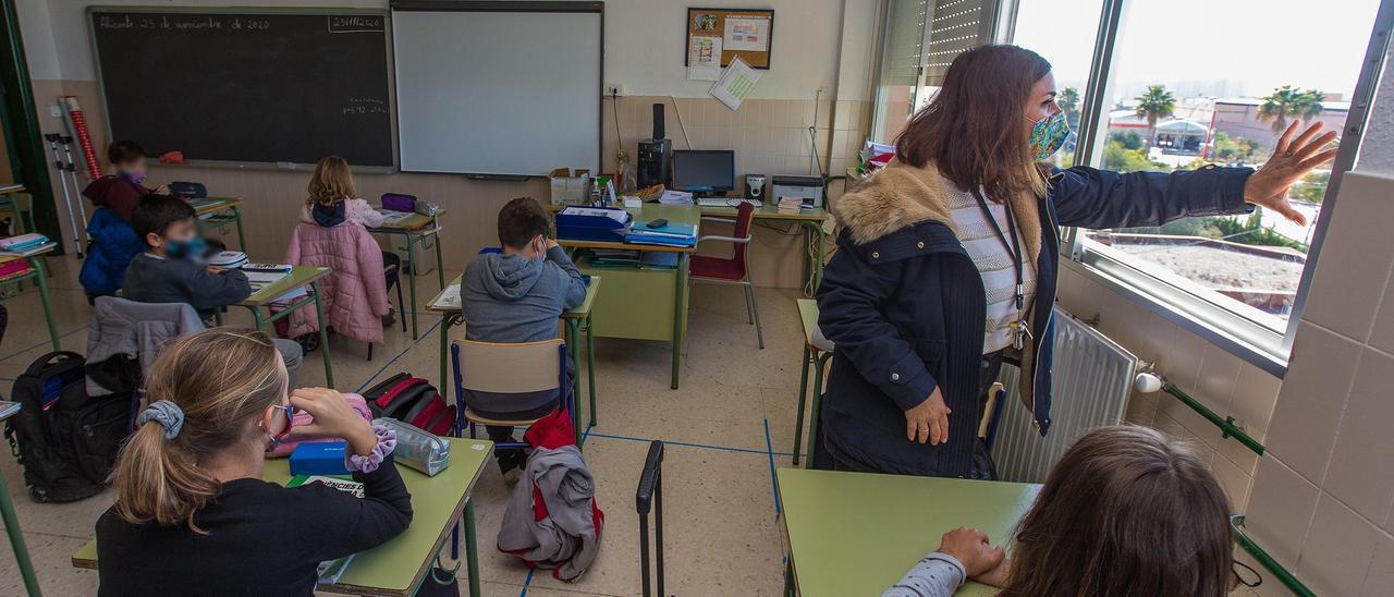 Un aula de Primera de un colegio de Alicante, en una imagen reciente
