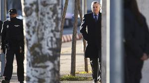 Bárcenas admet que tenia diners sense declarar com fons de pensions.