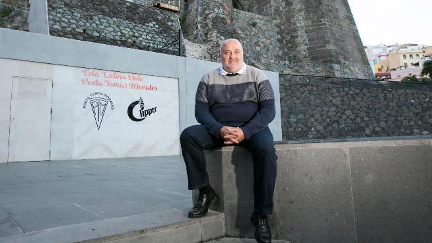 Rafael Rodríguez junto al Castillo de Mata, lugar donde se ubica la exposición sobre la historia del &#039;Morales&#039;.