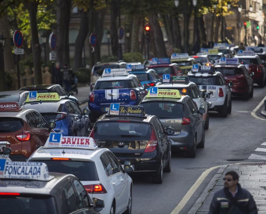 Manifestación de profesores de autoescuela en Oviedo.