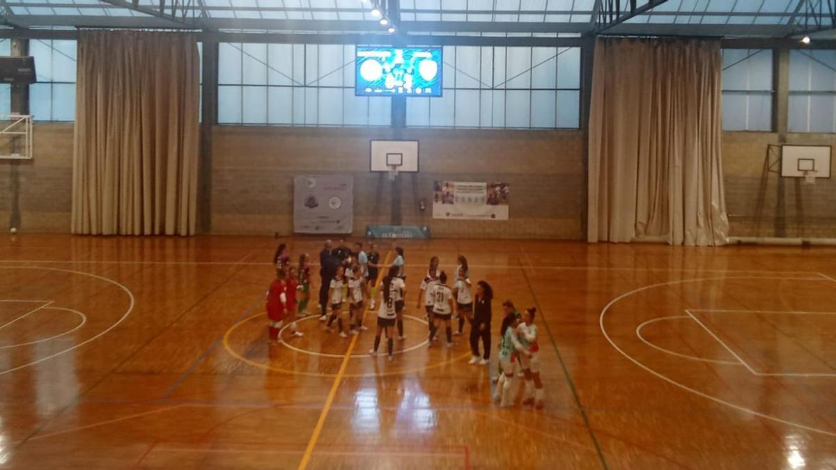 El nuevo videomarcador del polideportivo municipal de Villaviciosa se estrena con una victoria del Rodiles femenino