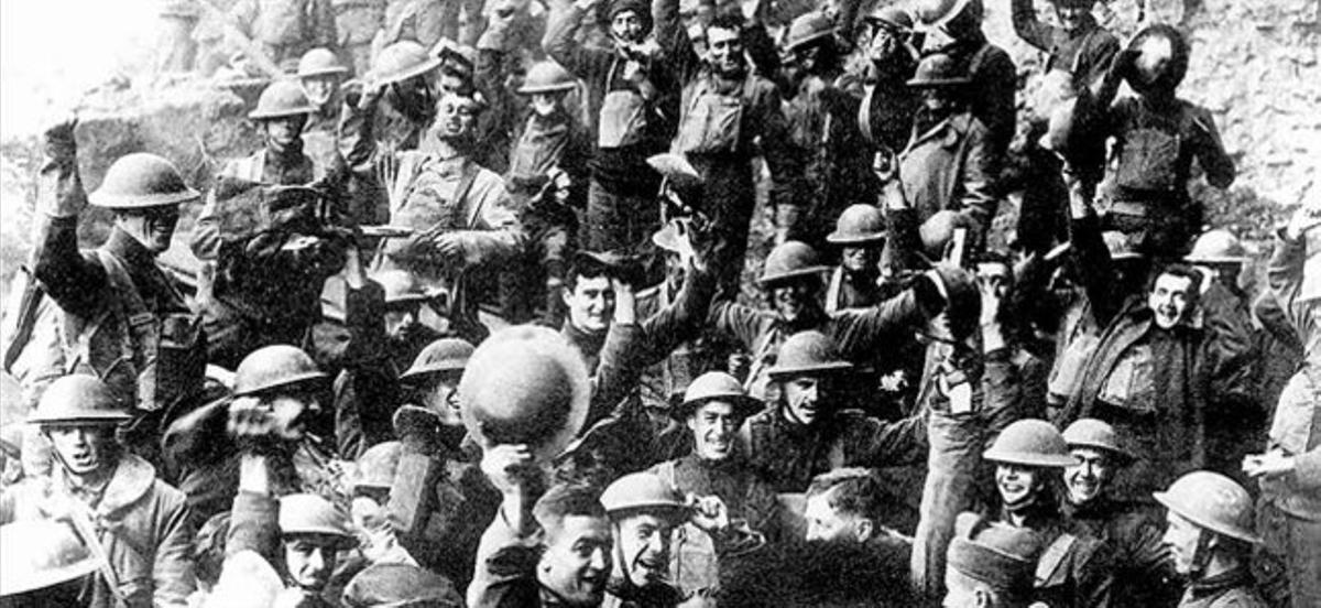 El 64è regiment dels Estats Units celebra l’armistici de la primera guerra mundial. El 64è regiment dels Estats Units celebra l’armistici de la primera guerra mundial.