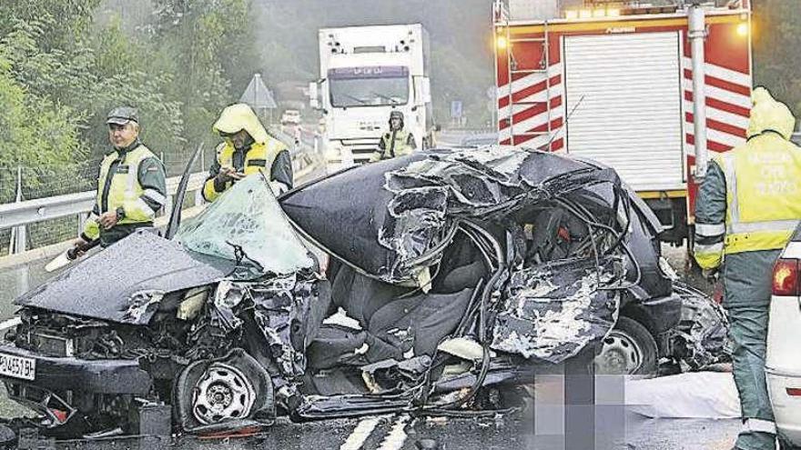 Muere un vecino de Bueu tras chocar su coche con un camión en Pontevedra