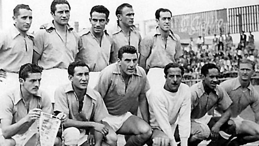 Once que Millonarios de Bogotá presentó en el Insular el 26 de marzo de 1952. Di Stéfano, arriba, segundo por la derecha. | lp