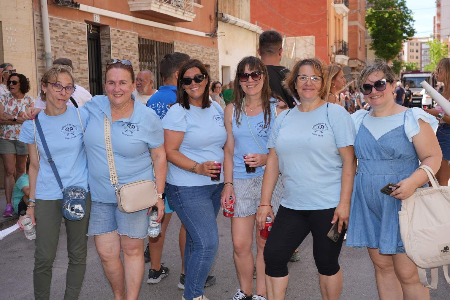 El Grau da inicio a las fiestas de Sant Pere con pólvora, bous y música