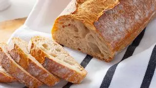 Adiós al pan duro: el truco de restaurante para que te dure varios días