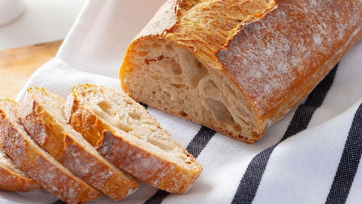 Adiós al pan duro: el truco de restaurante para que te dure varios días