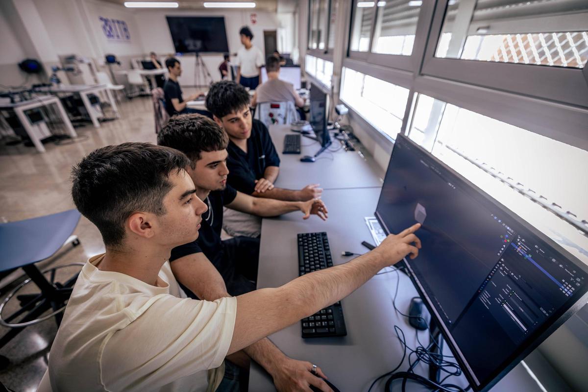 Alumnado del Institut Tecnològic de Barcelona, un centro de FP, el pasado jueves.